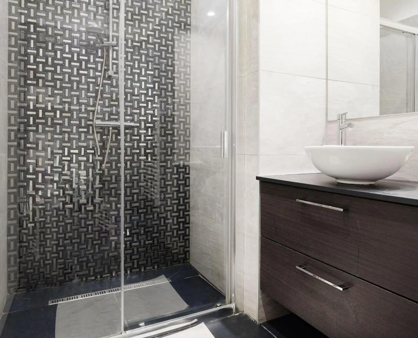 Your 3-Bdrm Apartment At Szimpla Kert Budapest