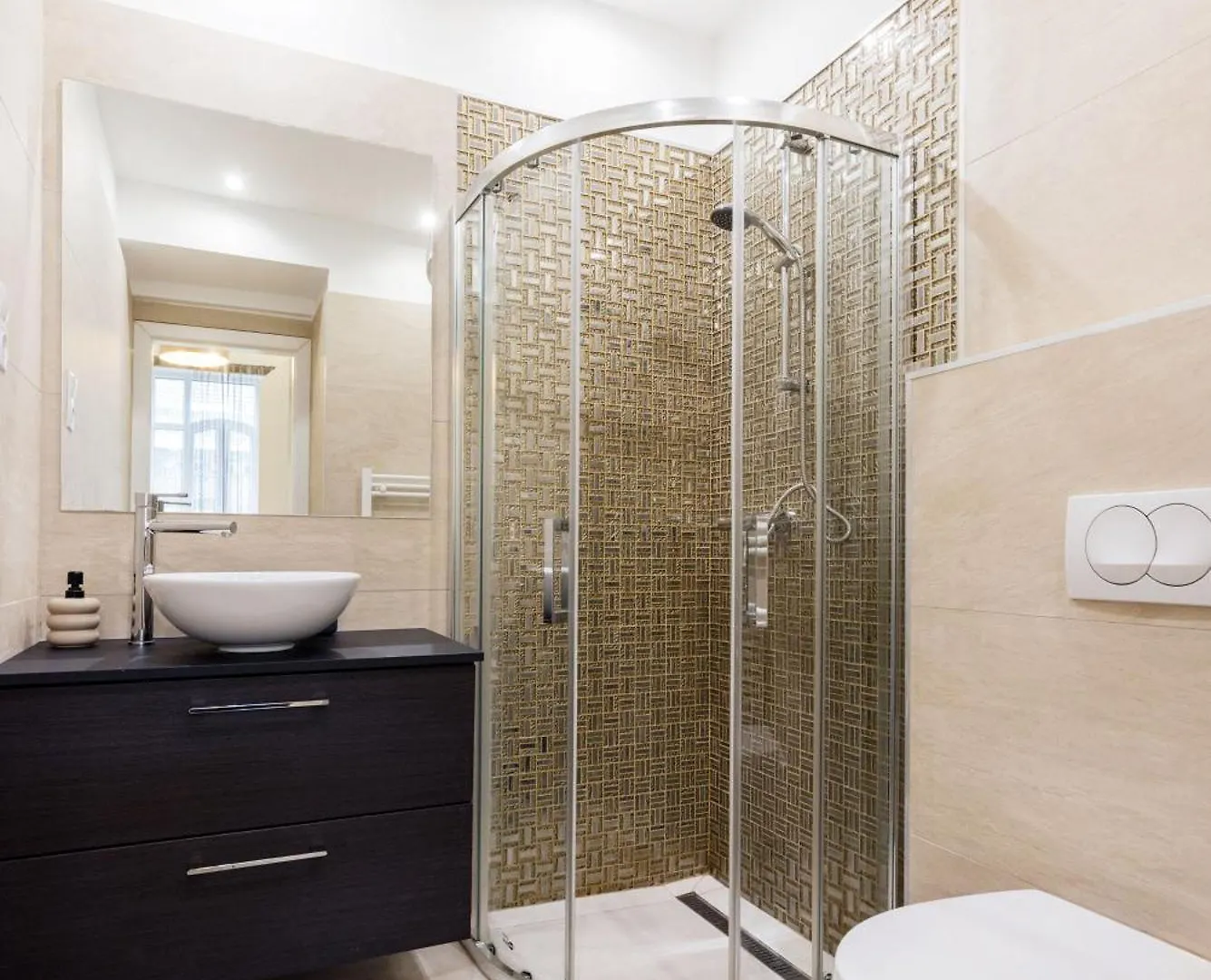 Your 3-Bdrm Apartment At Szimpla Kert Budapest