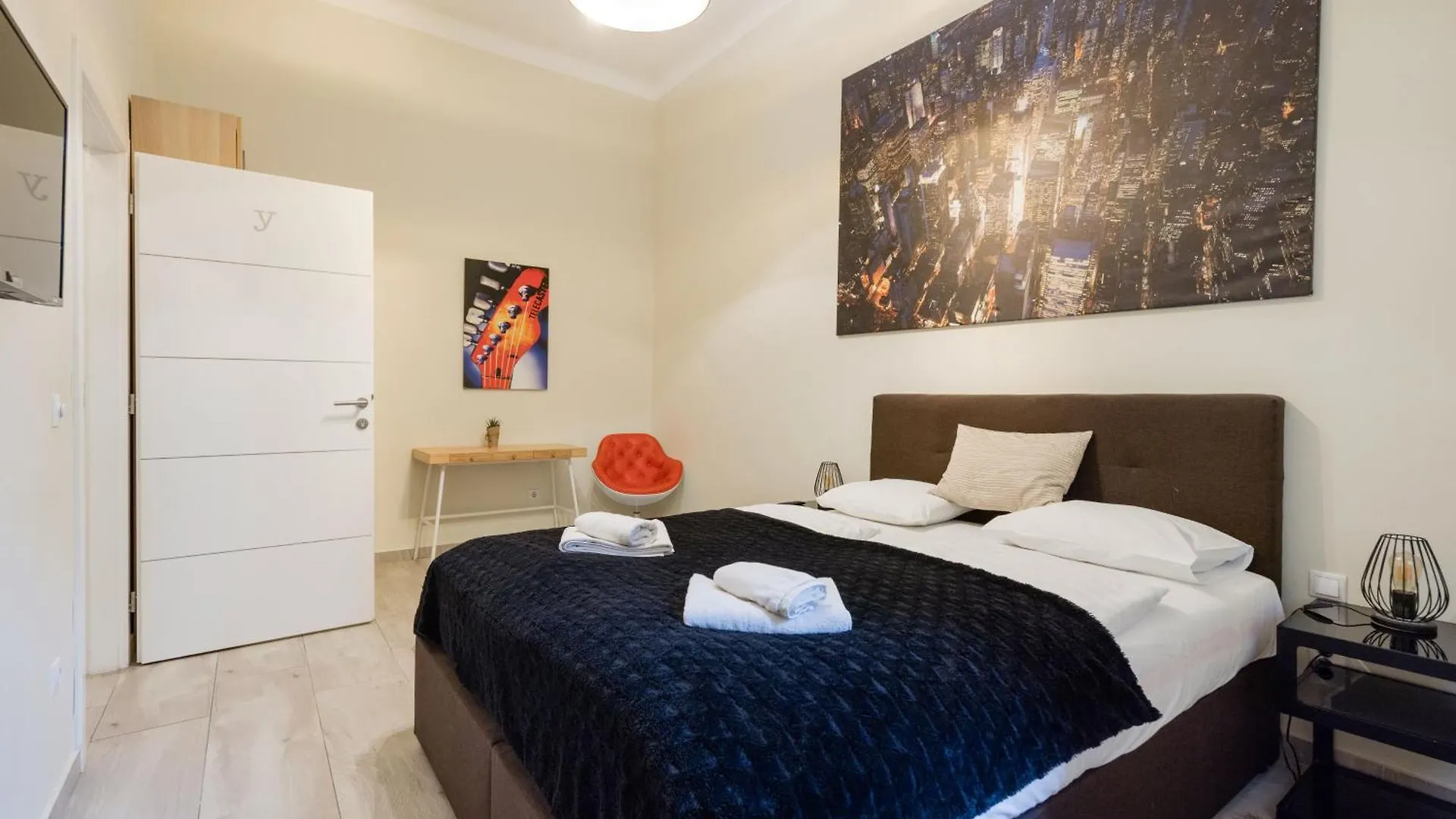 Your 3-Bdrm Apartment At Szimpla Kert Budapest