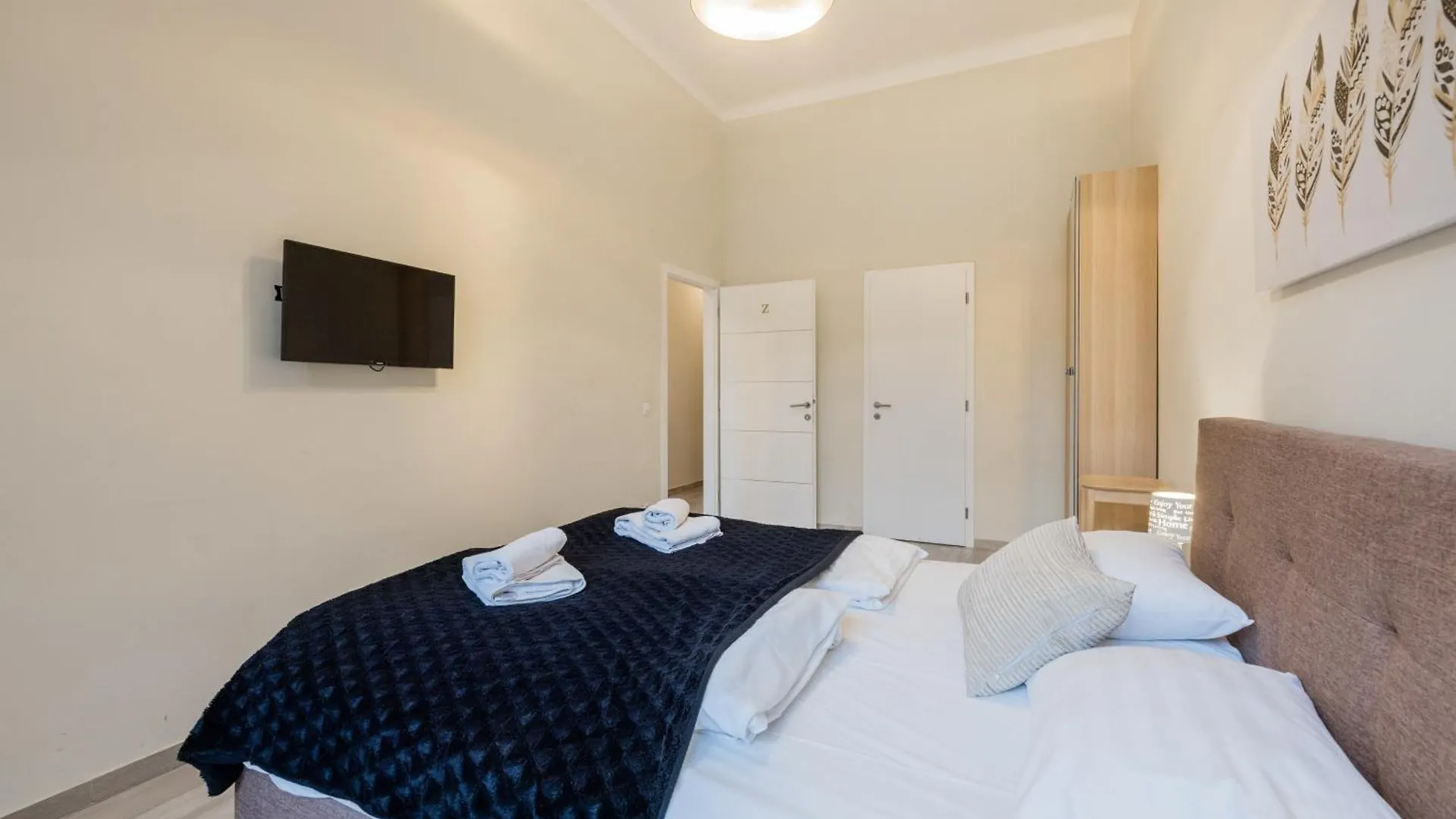Your 3-Bdrm Apartment At Szimpla Kert Budapest