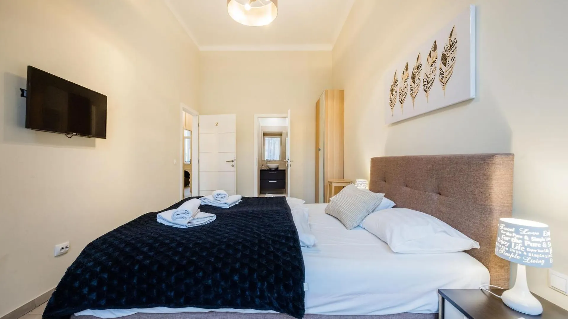 Your 3-Bdrm Apartment At Szimpla Kert Budapest